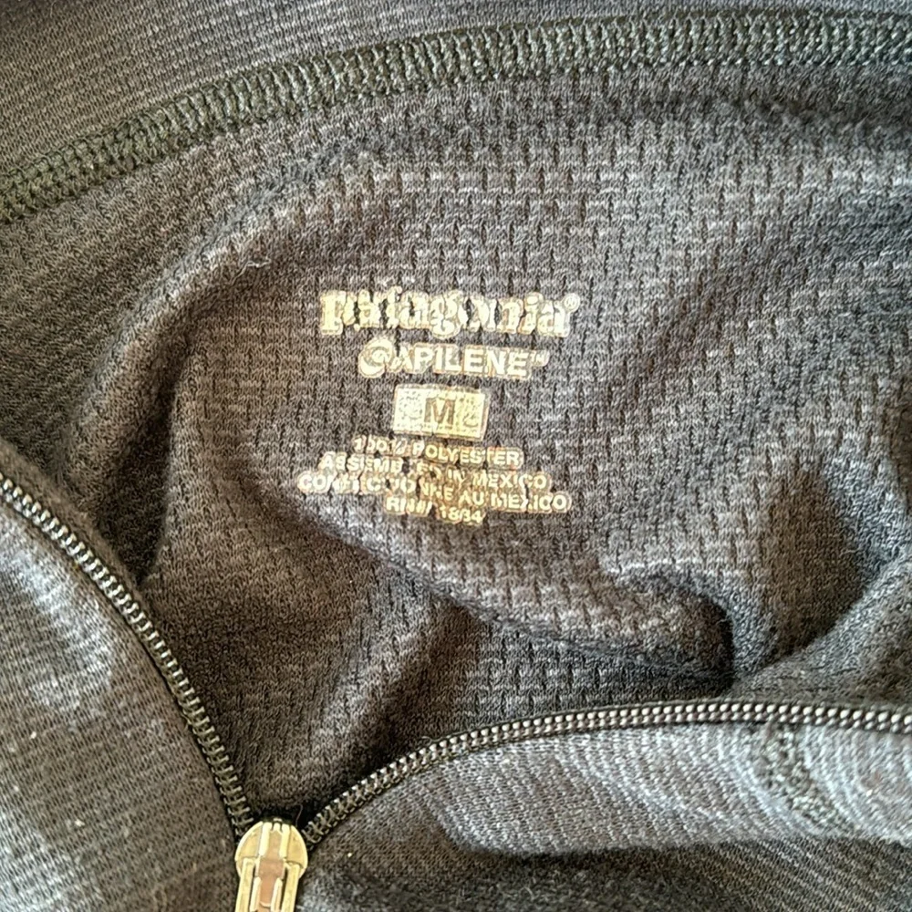 PATAGONIA Capilene pullover size M black 1/4 zip polyester - Picture 5 of 6
